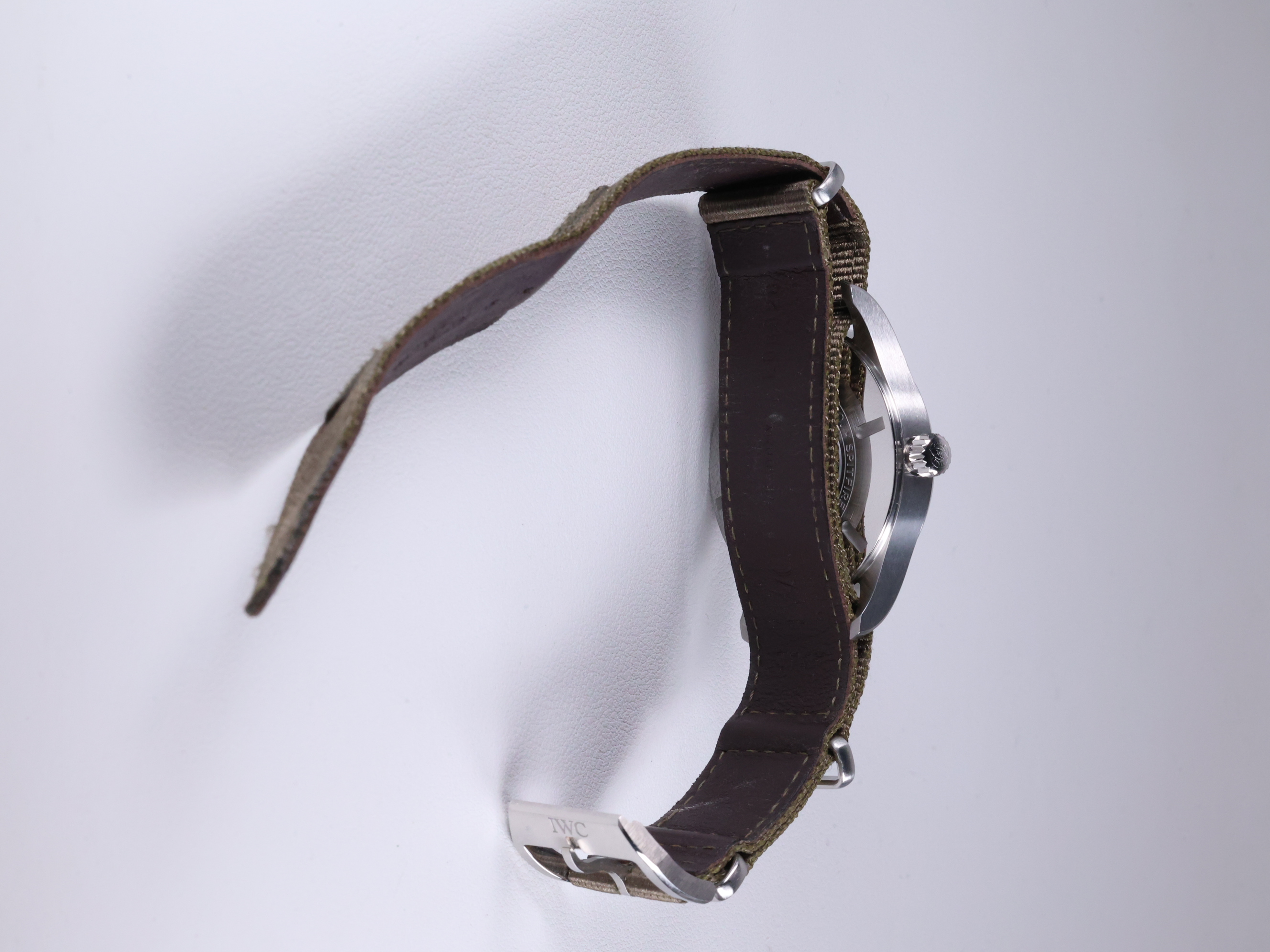 IWC 파일럿 워치 오토매틱 스핏파이어 IW326801 중고 2019년식 후면(전체)