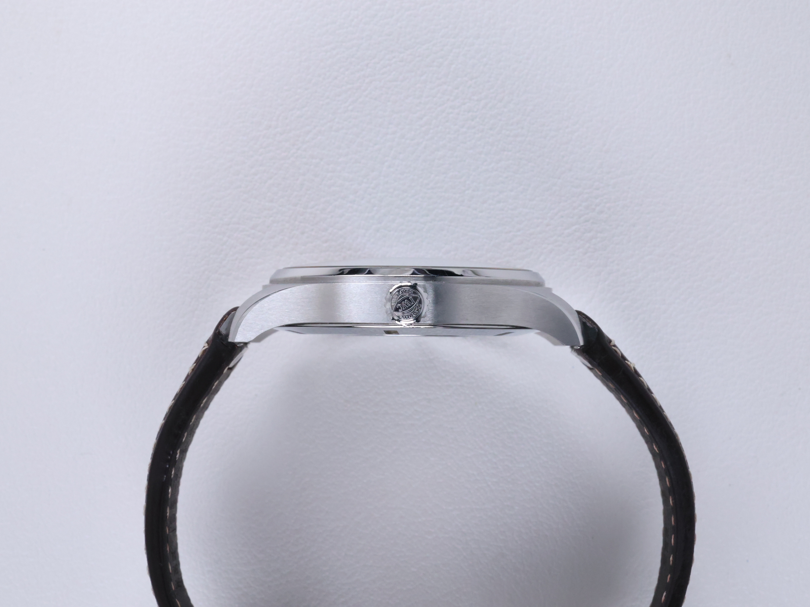 IWC 파일럿 워치 마크 XX IW328205 중고 2023년식 측면(크라운)