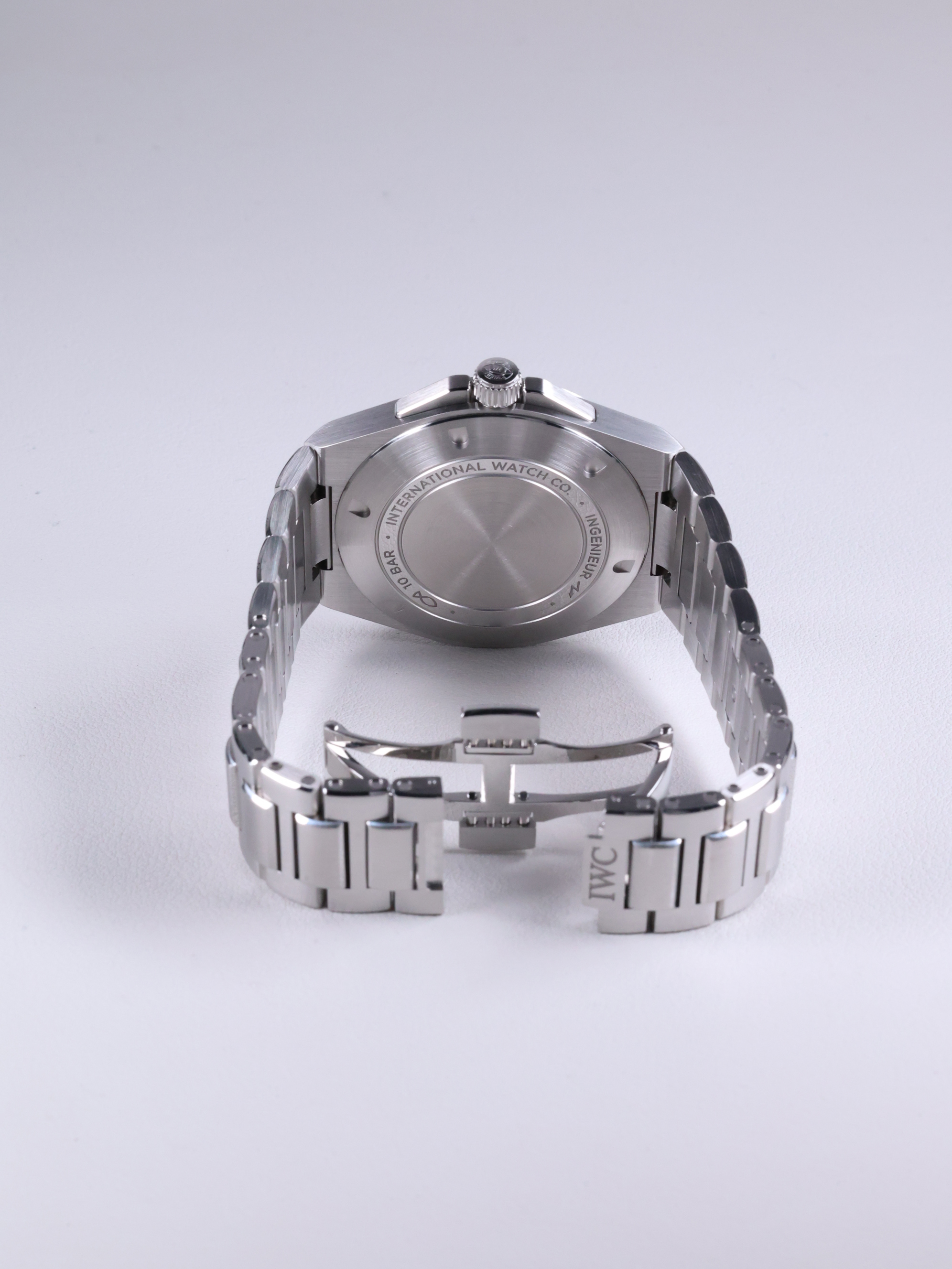 IWC 인제니어 오토매틱 40 IW328901 중고 2023년식 후면(전체)