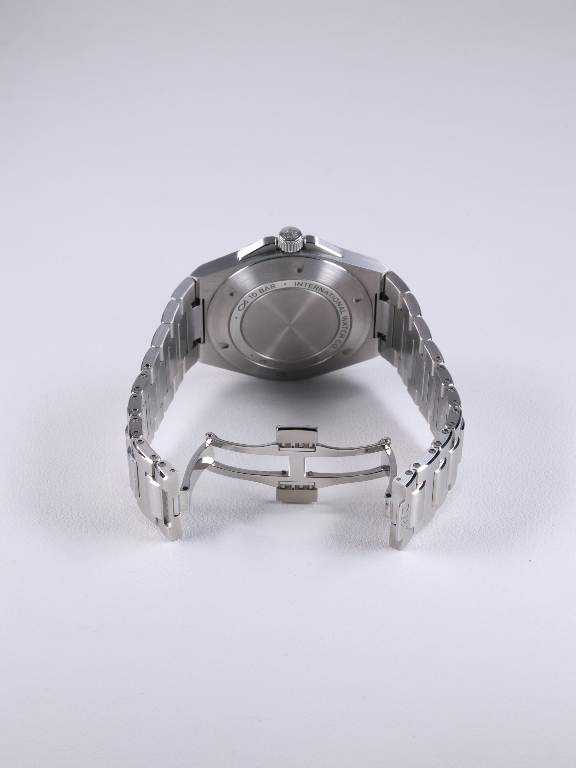IWC 인제니어 오토매틱 40 IW328901 중고 2025년식 후면(전체)