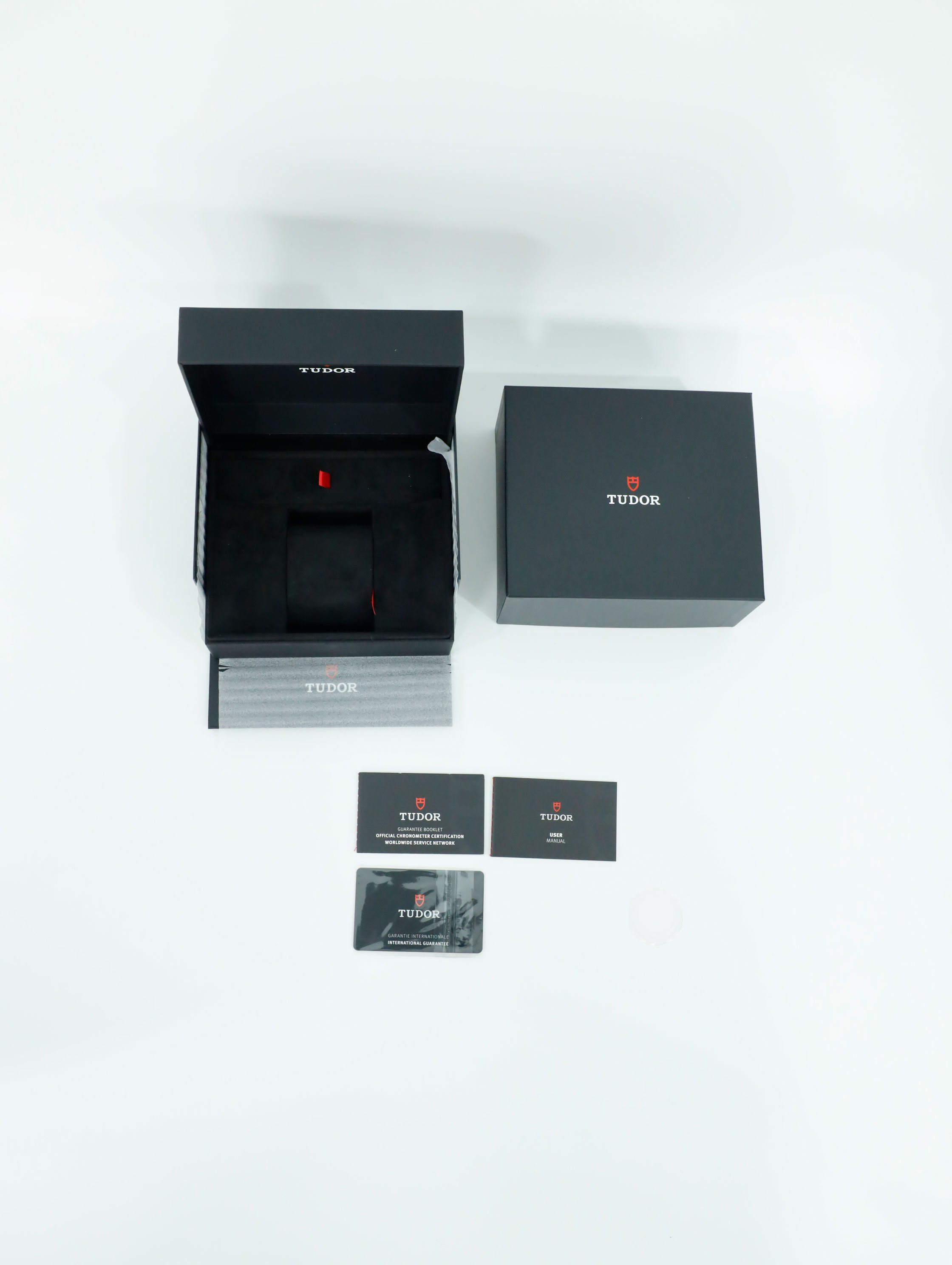 튜더 블랙 베이 54 M79000N-0001 중고 2026년식 풀패키지샷