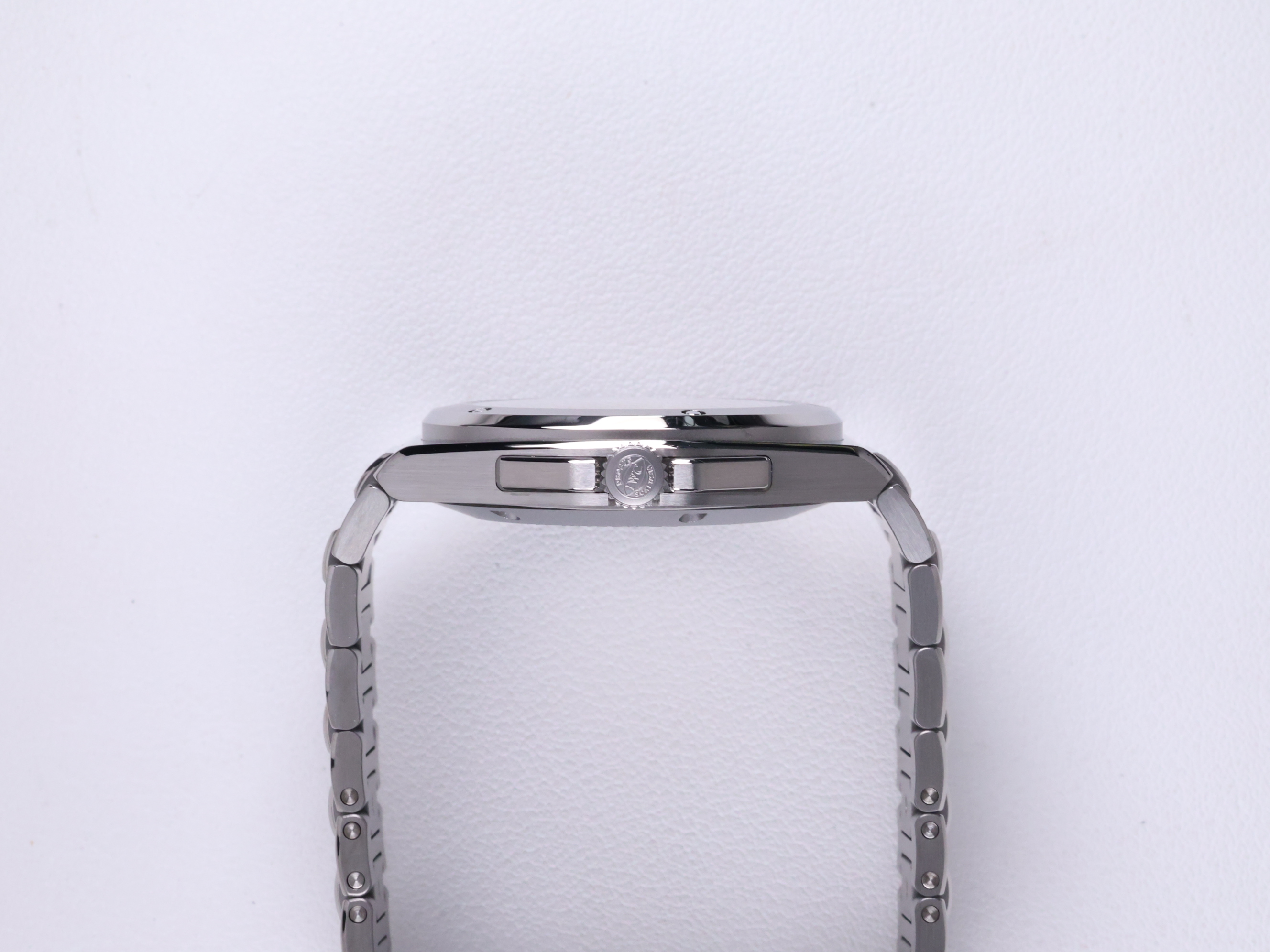 IWC 인제니어 오토매틱 40 IW328904 미착용 2026년식 측면(크라운)