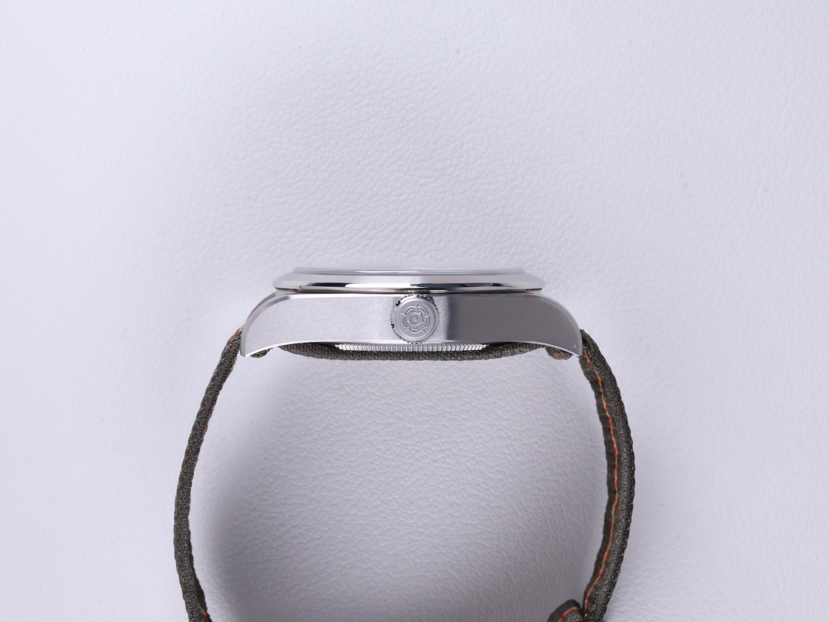 튜더 레인저 M79930-0003 중고 2026년식 측면(크라운)