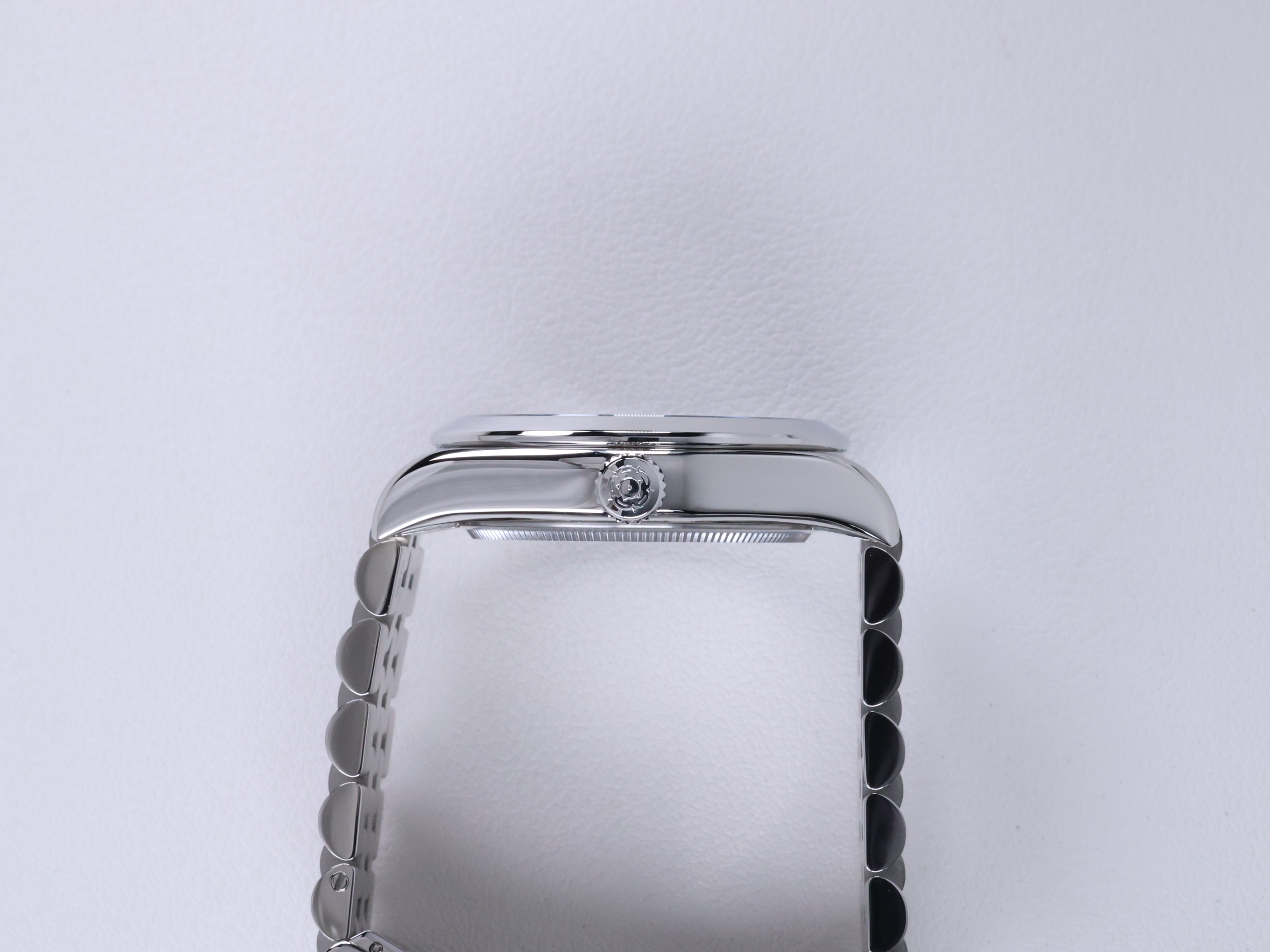 Tudor Black Bay One 36 M79640-0003 中古 2026年式 측면(크라운)
