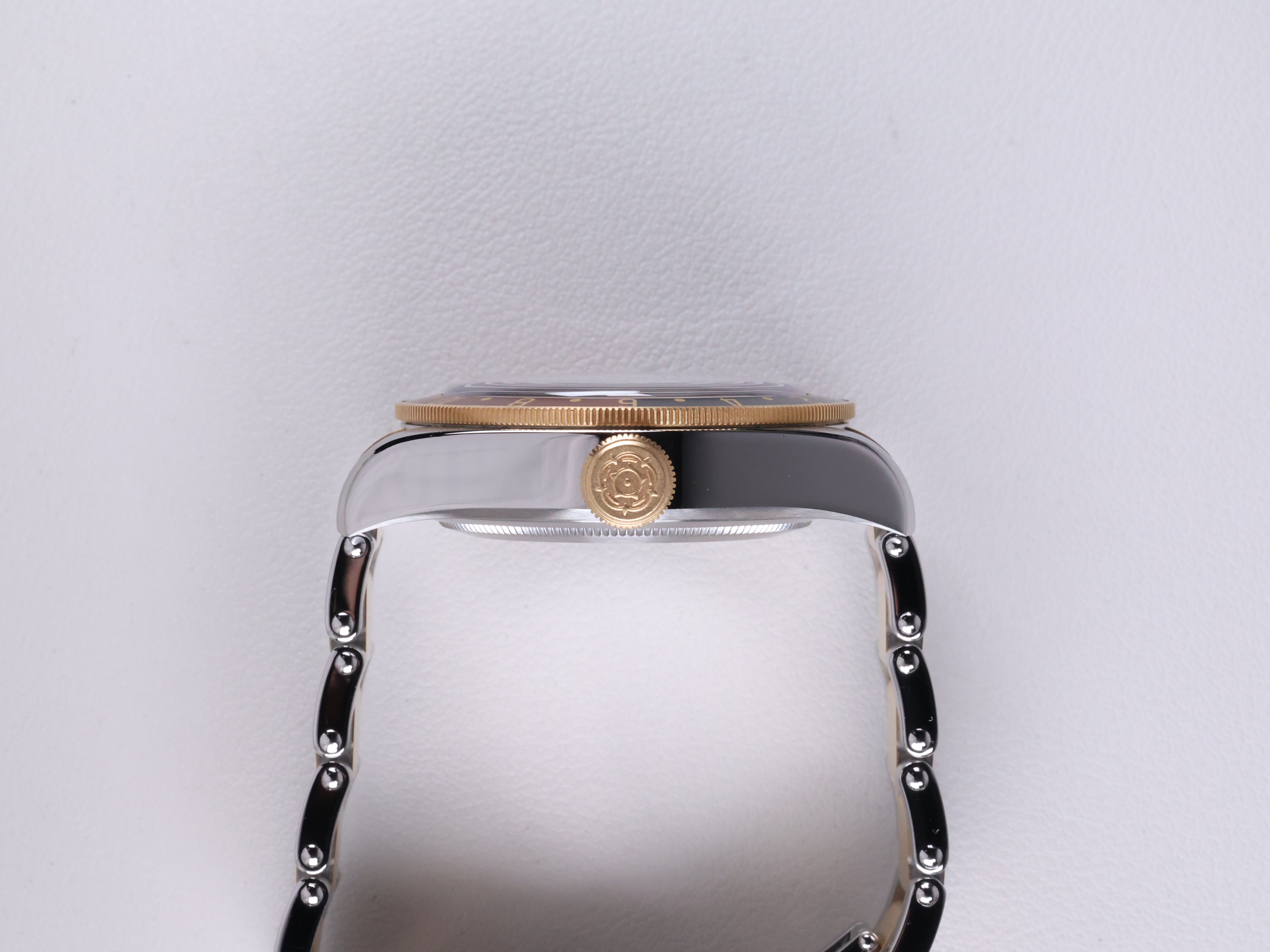 Tudor Black Bay GMT M79833MN-0001 中古 2023年式 측면(크라운)
