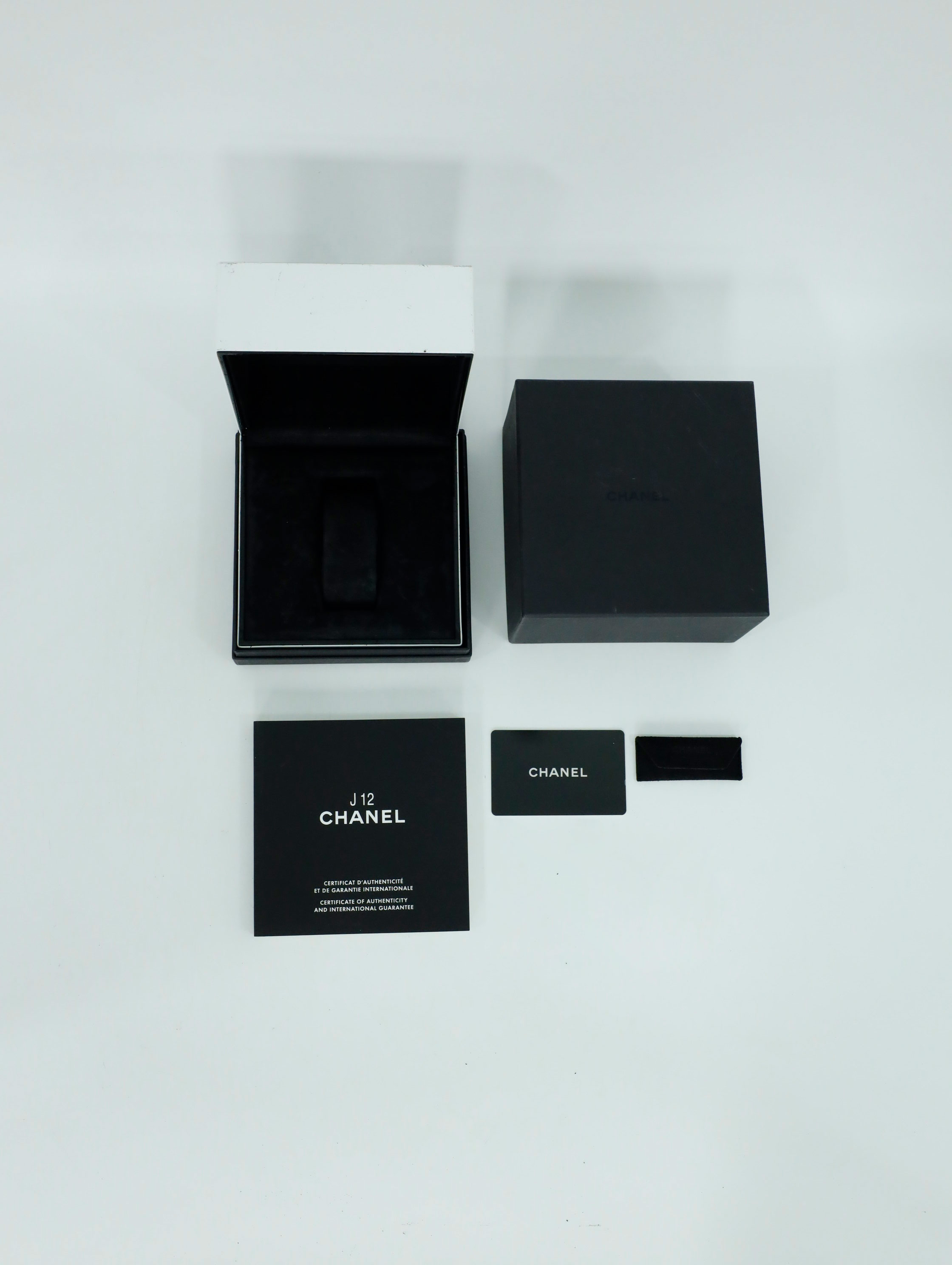 샤넬 J12 쿼츠 H0968 중고 2018년식 풀패키지샷