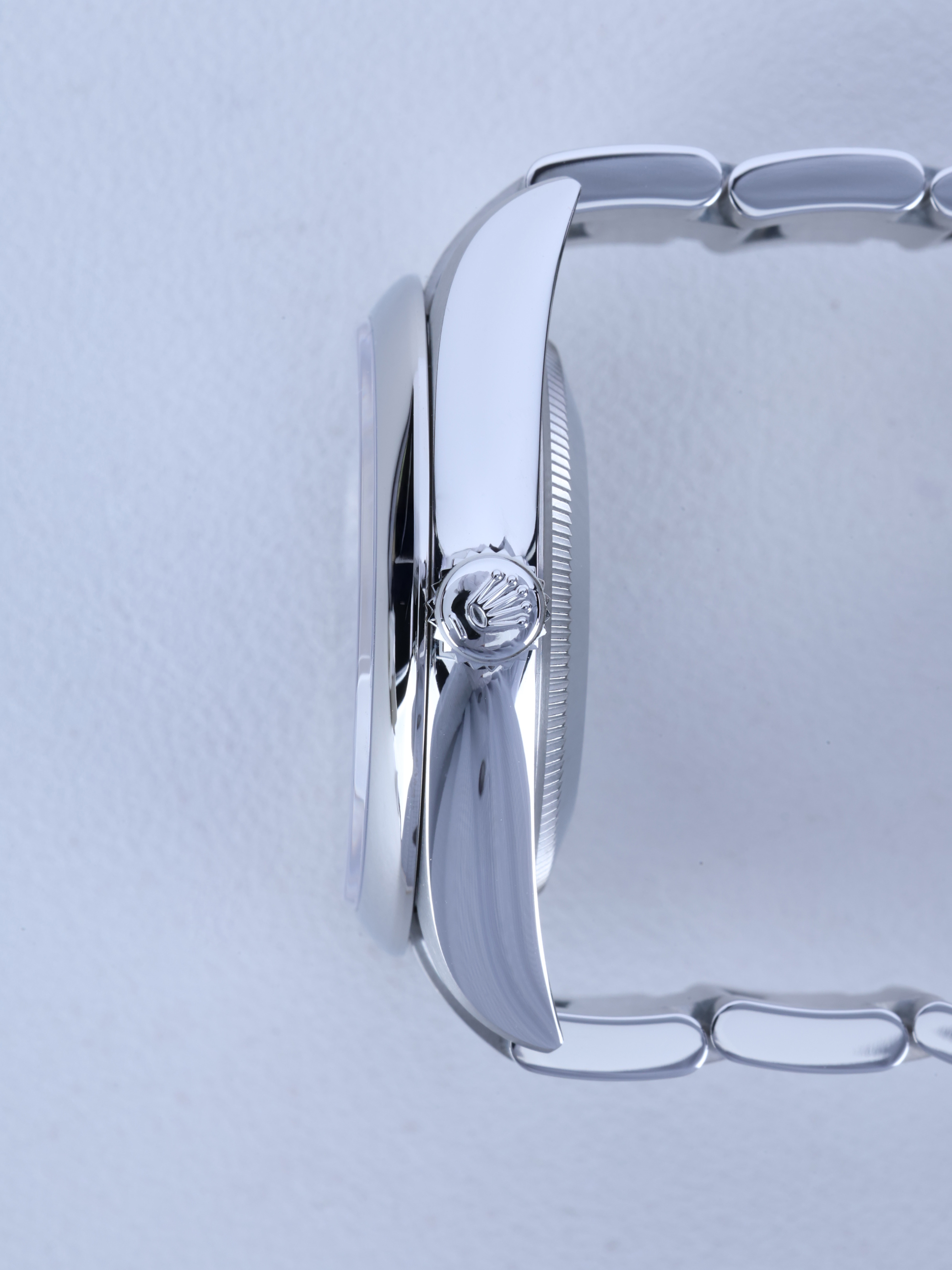 Rolex Oyster Perpetual 36 126000 Unworn 2026 측면(크라운)