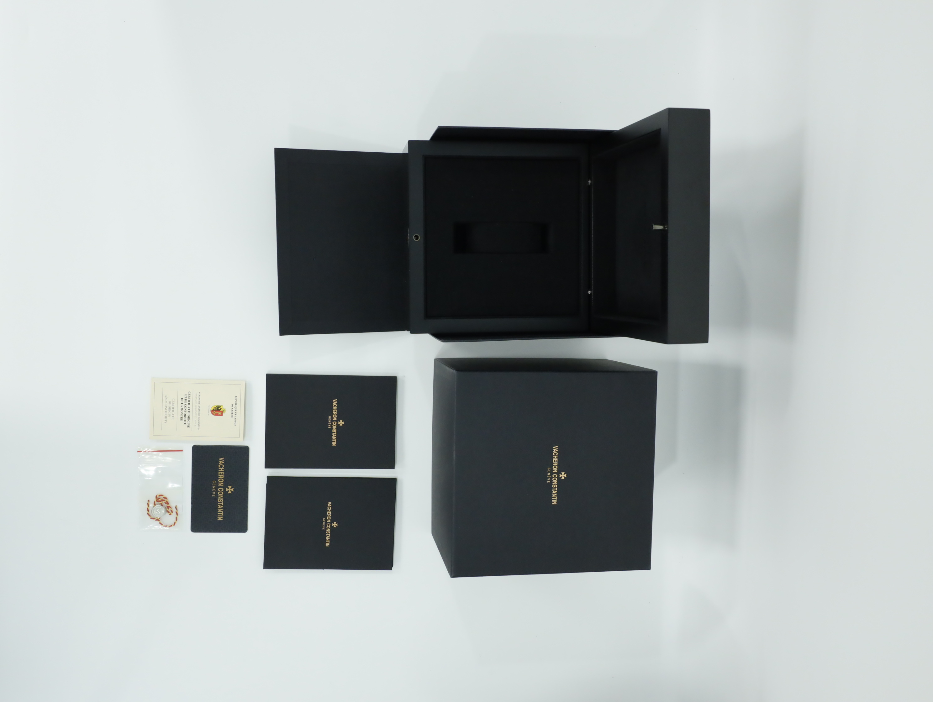 바쉐론 콘스탄틴 트레디셔널 매뉴얼 와인딩 82172/000R-9382 중고 2021년식 풀패키지샷
