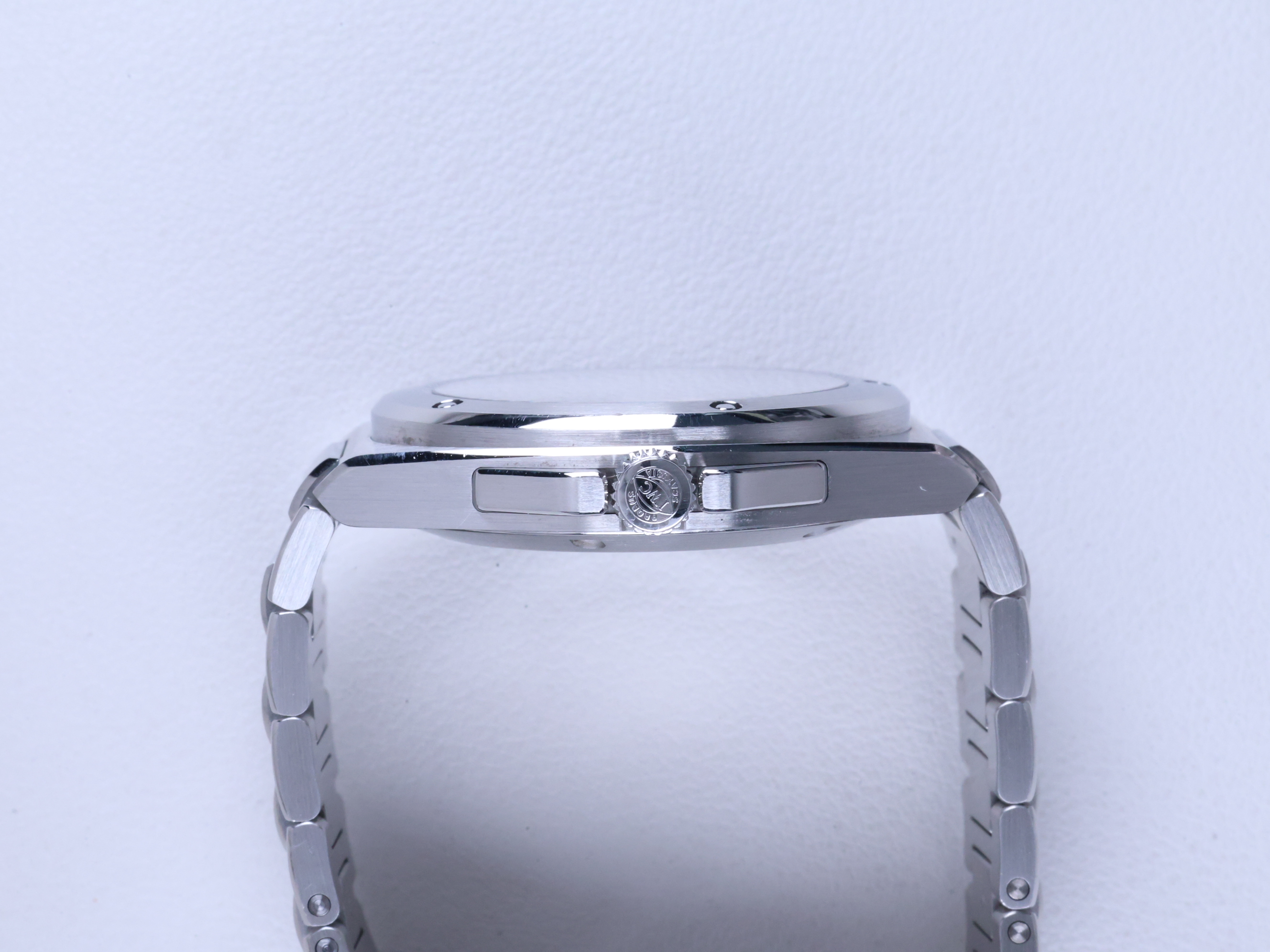 IWC 인제니어 오토매틱 40 IW328907 중고 2025년식 측면(크라운)