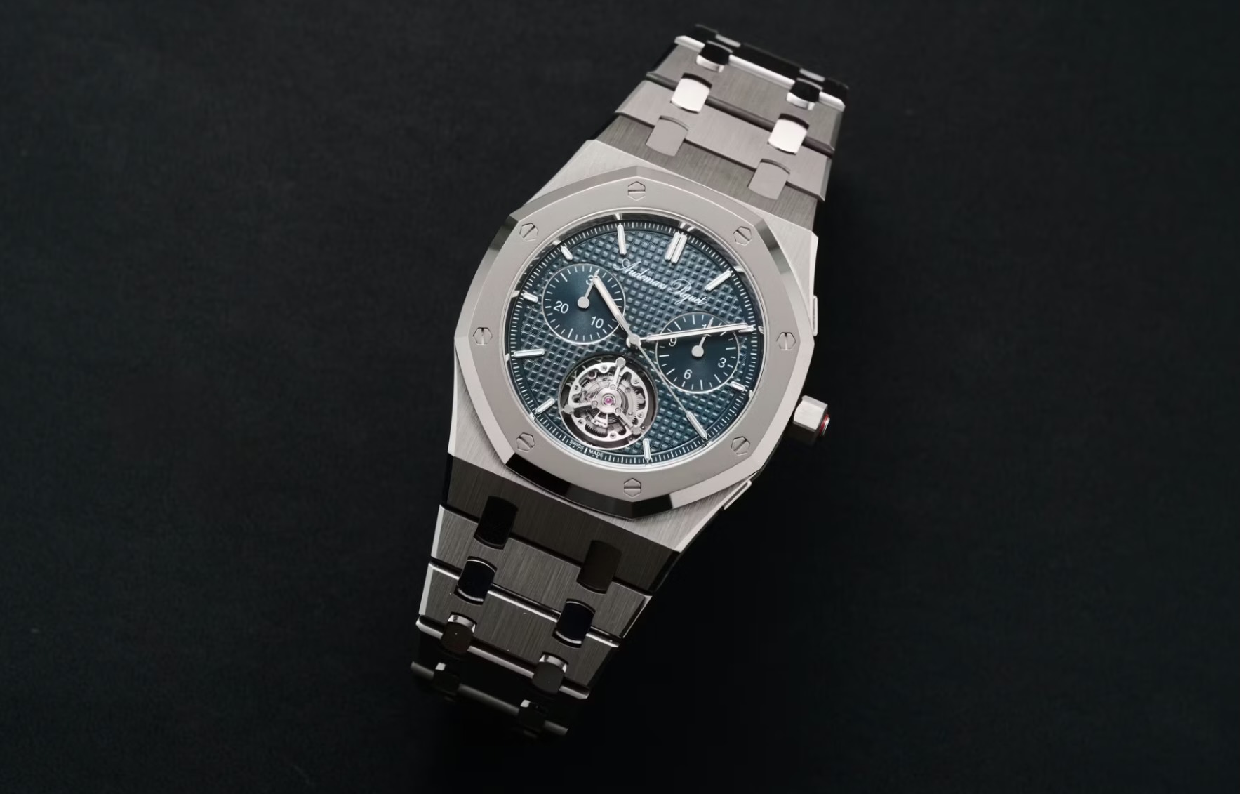 Royal Oak RD#5 <br/>© Hodinkee