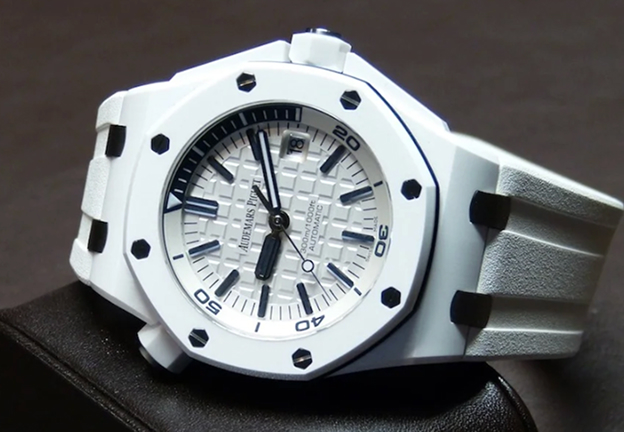 15707CB / © aBlogtoWatch