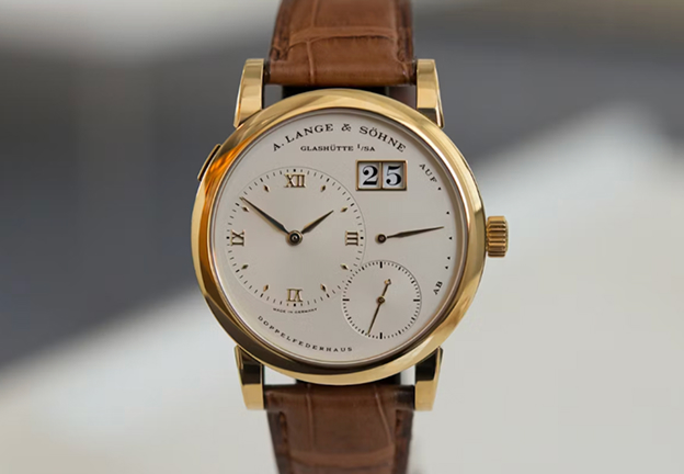 2025년 기준 벌써 31주년을 맞이하는 랑에 1 Ref. 101.001<br/>© Hodinkee