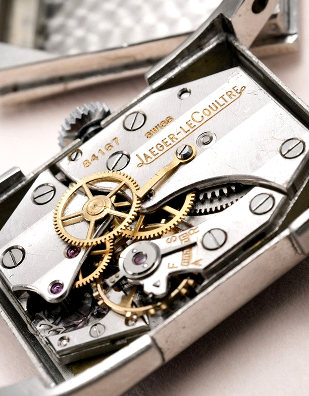 1940년대 직사각형 시계에 탑재된 예거 르쿨트르 cal. 411
<br>ⓒhttps://www.proantic.com/