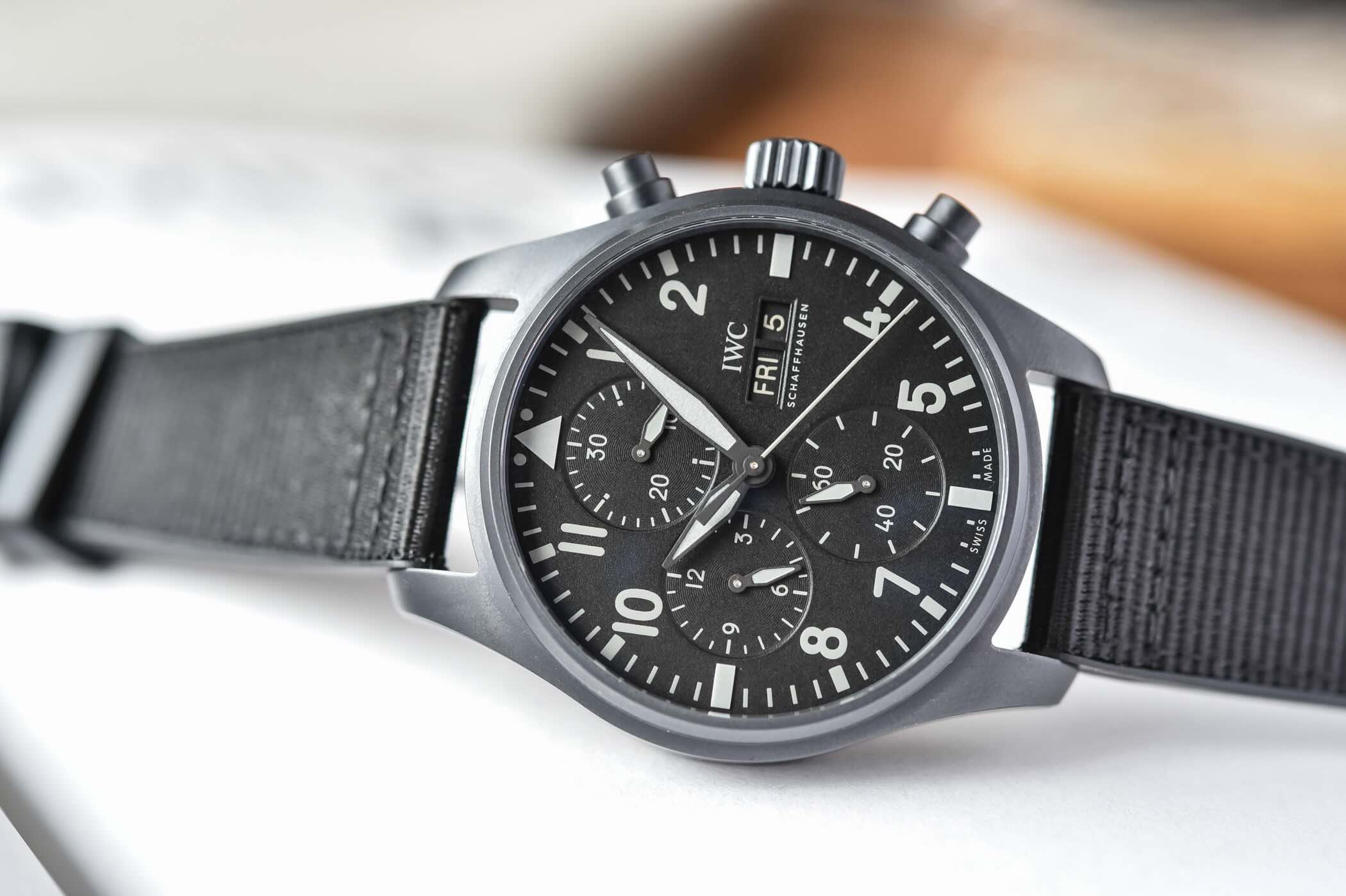 파일럿 워치 크로노그래프 41 탑건 세라타늄 IW388106<br/> © Monochrome