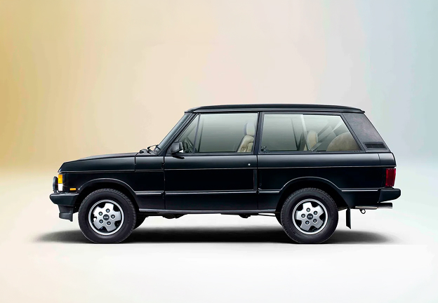 (Top) 2026 Range Rover, (Bottom) 1970 Range Rover <br>
https://www.topgear.com
